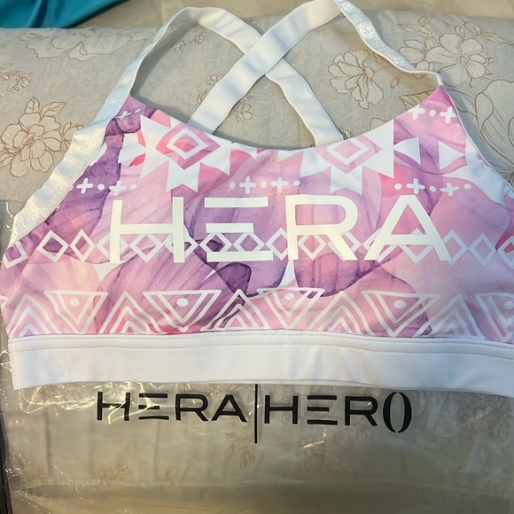 Hera x Hero Women's Seamless X Back Sports Bra in Pink /White Color NWT - Picture 1 of 9